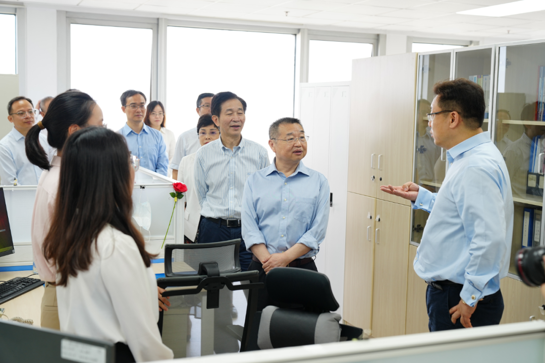 國家醫(yī)療保障局黨組書記、局長胡靜林調(diào)研醫(yī)保研究會和《中國醫(yī)療保險》雜志社