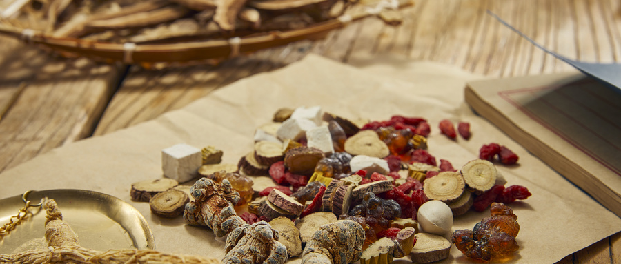 發(fā)揮行業(yè)自律 保證“兩保一穩(wěn)” 中國中藥協(xié)會(huì)做好抗疫中藥生產(chǎn)供應(yīng)引導(dǎo)工作